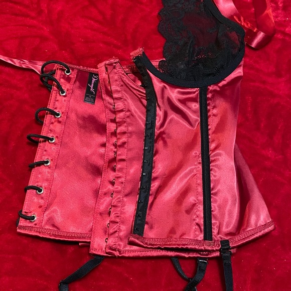 NWOT Size 38 Red and Black Corset with Sheer Black Lace Bust Sexy Beautiful Love - Picture 5 of 12